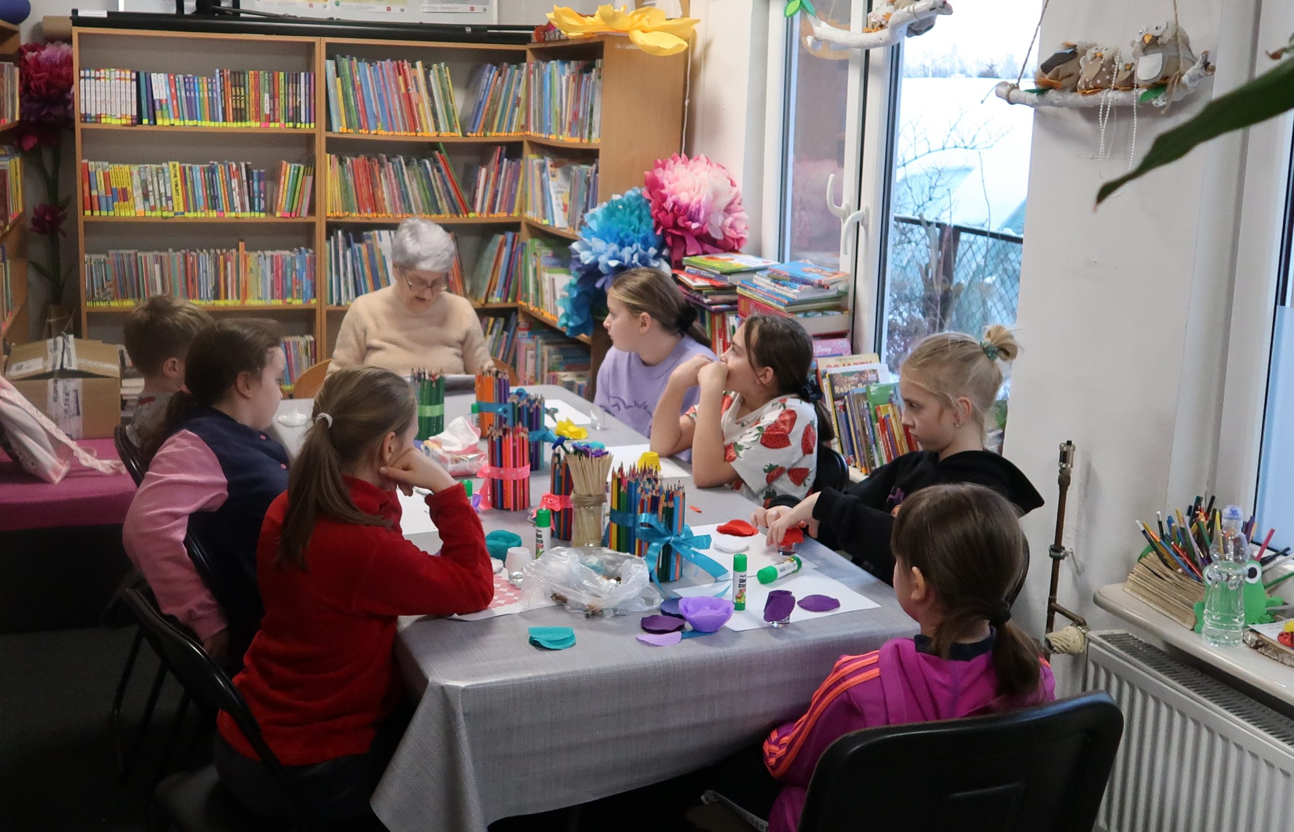 Warsztaty z okazji Dnia Babci i Dziadka w filii w Ostrówku – relacja