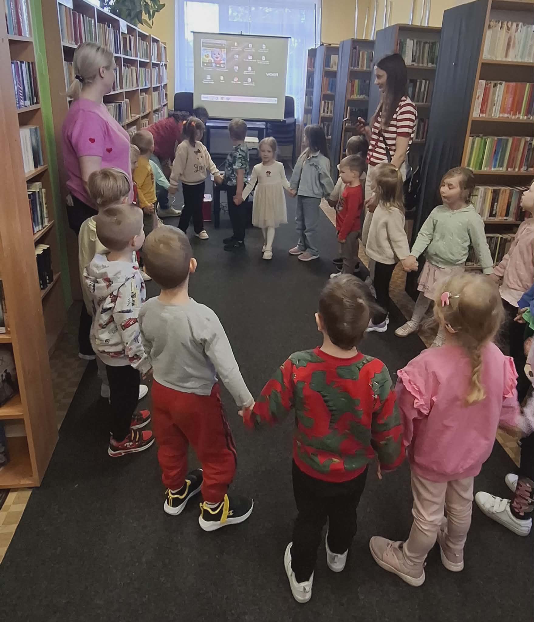 Zajęcia z bajkoterapii w bibliotece w Łochowie- relacja